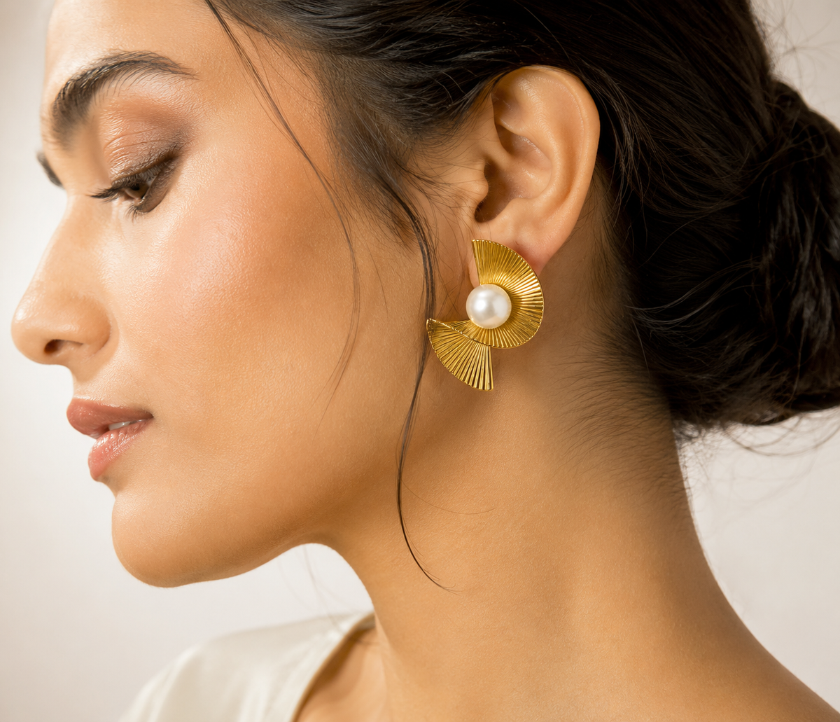 Luxe Fan Pearl Stud Earrings