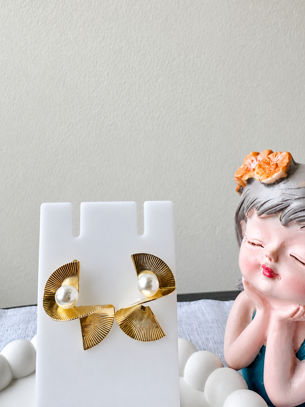 Luxe Fan Pearl Stud Earrings