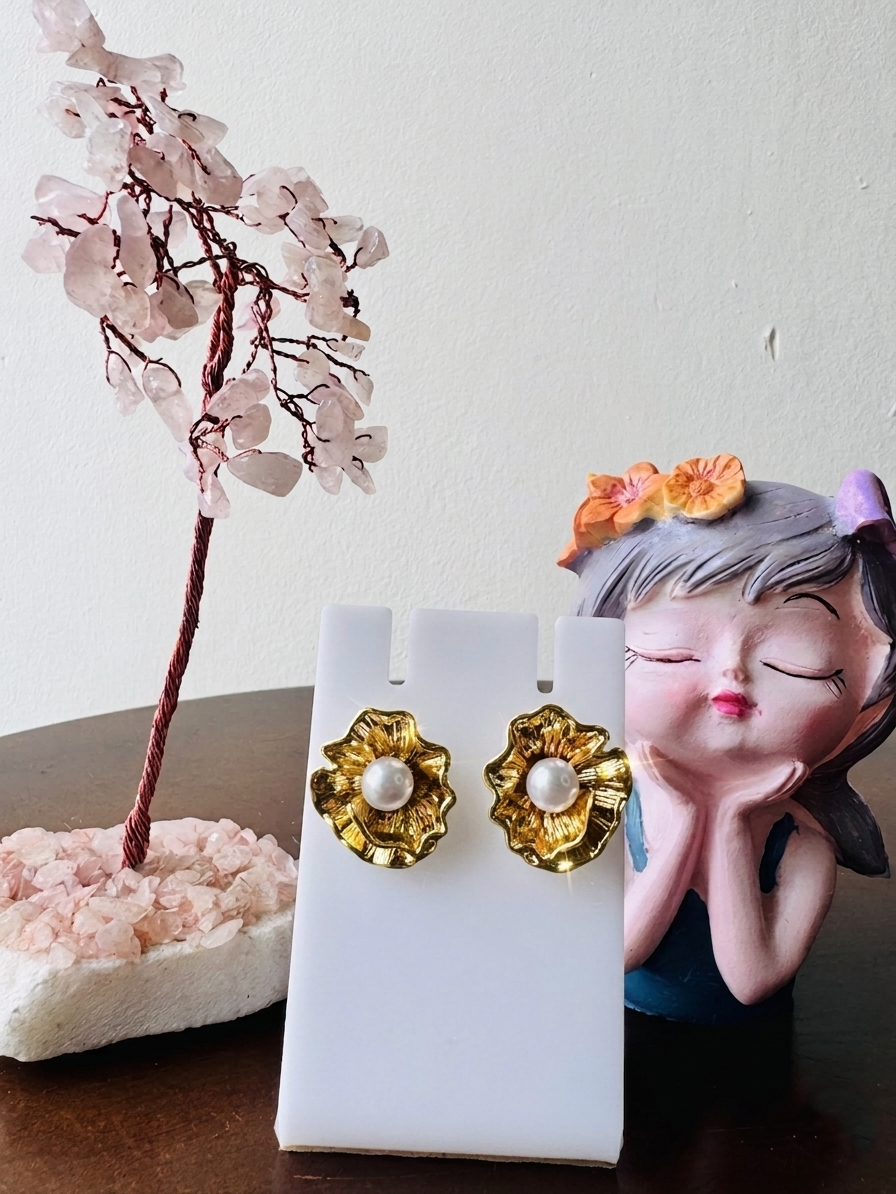 Golden bloom pearl earrings